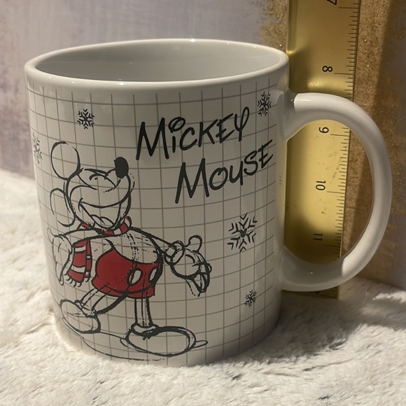Beautiful 😍 Christmas Mickey Mouse Mug ❄️⛄️ - Picture 4 of 5